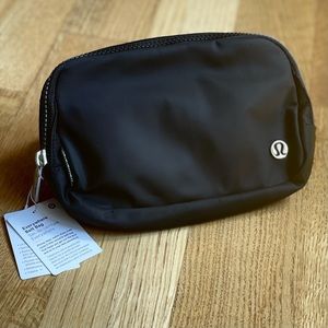 NWT Lululemon Everywhere Belt Bag Black